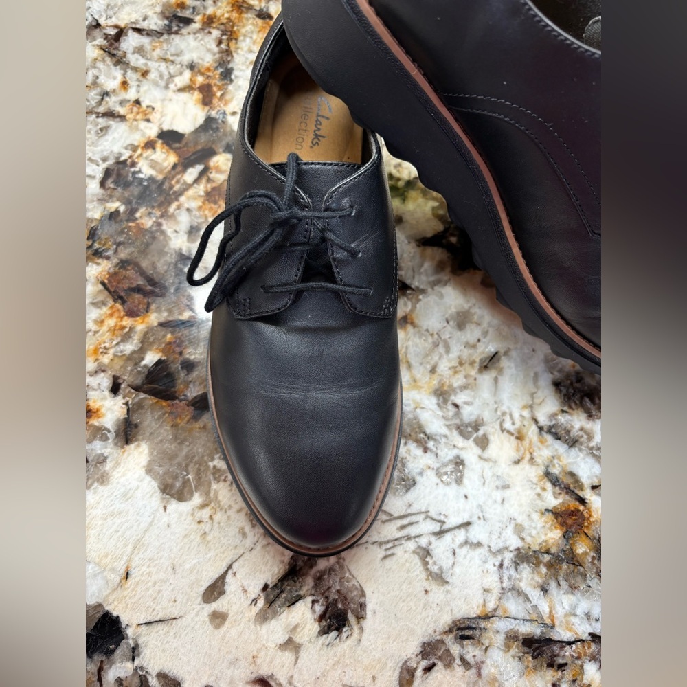 Clarks Black Leather Women's Oxfords - Picture 9 of 10